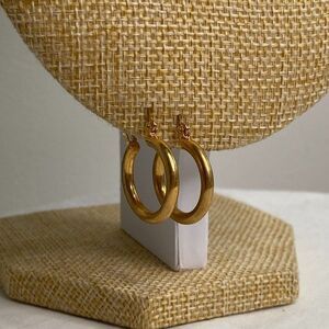 Medium Plain Gold Hoops